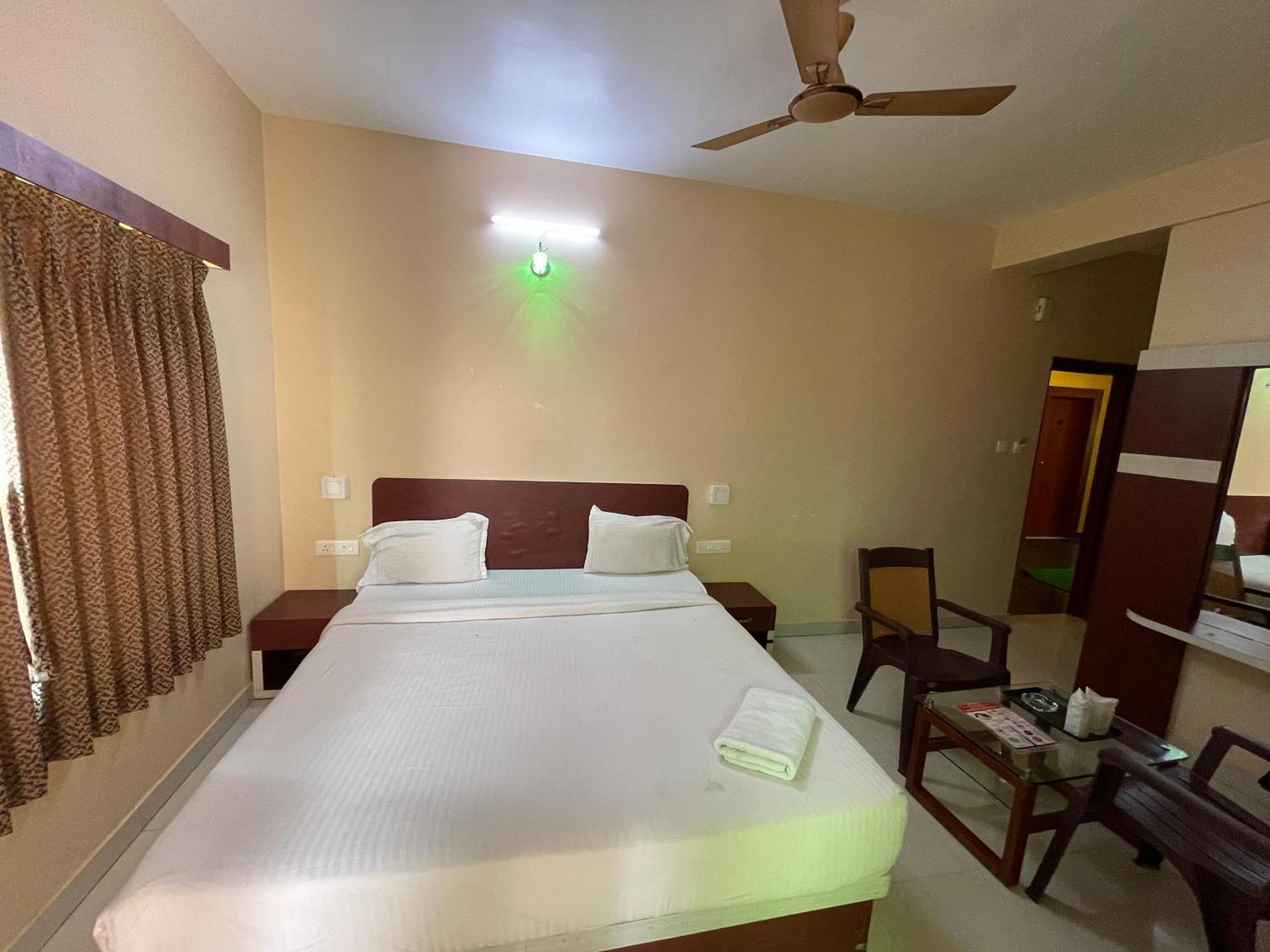 Hotel Golden Wave Puri Exterior photo